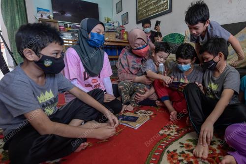 IBU TUNGGAL KLIEN JKM TERIMA KUNJUNGAN MENTERI KPWKM RINA HARUN