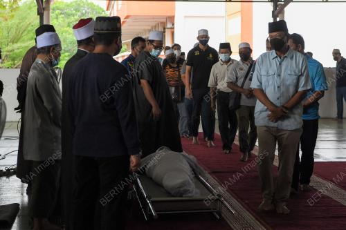 SOLAT JENAZAH DATUK ZOLKPLES EMBONG