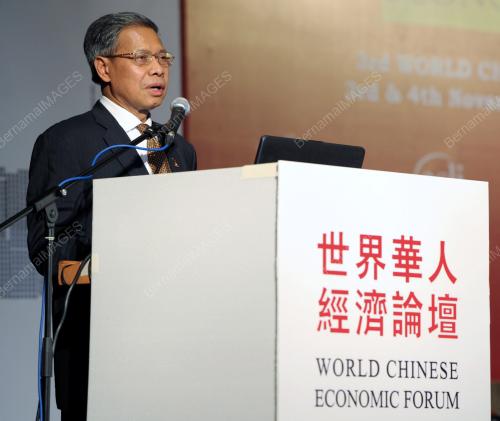 DATUK SERI MUSTAPA MOHAMED