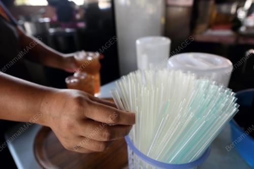 KL12_04012019_STRAW