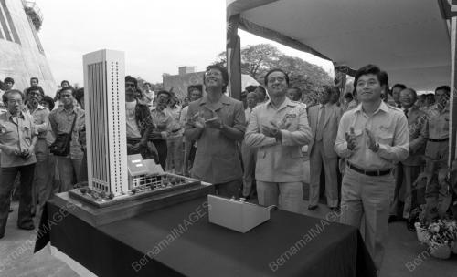 KL12_04022015_MAHATHIR_PNB