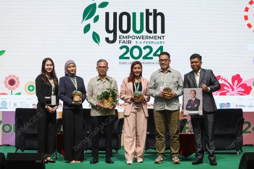 FAHMI FADZIL