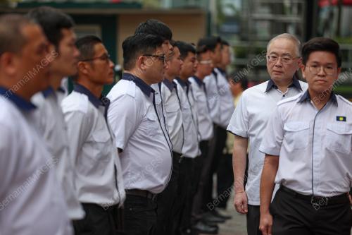 DATUK SERI DR WEE KA SIONG