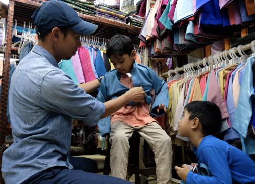 KL12_04062018_BAJU_RAYA
