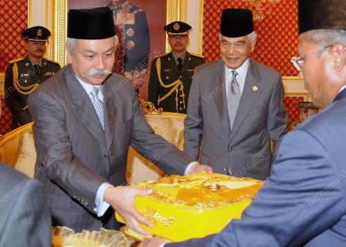 SULTAN AZLAN SHAH