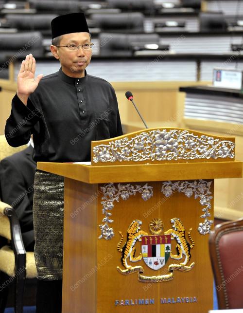 KL12_05062013_ANGKAT_SUMPAH