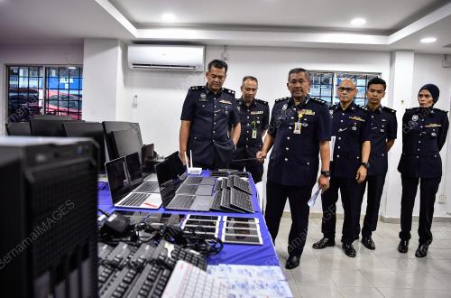 SIDANG MEDIA TANGKAPAN SINDIKET JUDI