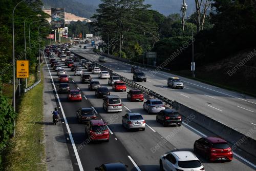 TINJAUAN ALIRAN TRAFIK TOL GOMBAK