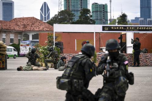 PERSEMBAHAN DEMONSTRASI ANTIKEGANASAN PDRM