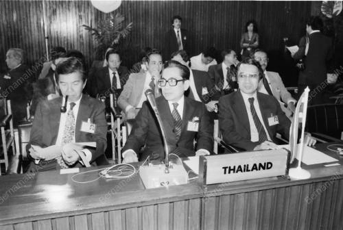 DATUK HUSSEIN PRESIDES AT SIGNING OF EEC