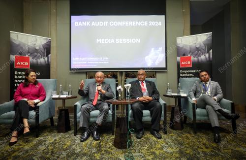 TAN SRI AZMAN HASHIM