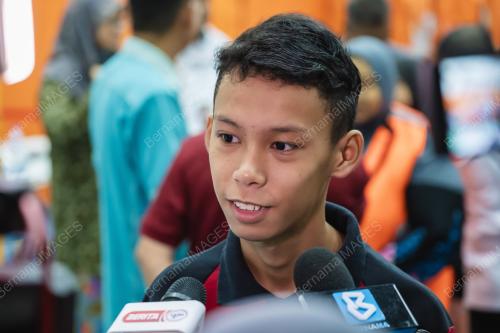 PELAJAR MANGSA DI PPS KE SEKOLAH