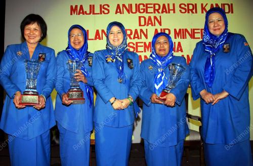 TUNKU AZIZAH AMINAH MAIMUNAH ISKANDARIH