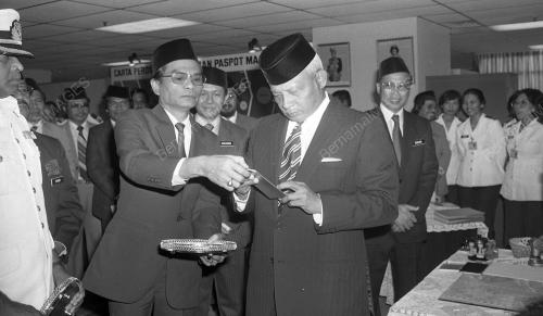 KL12_08012015_AGONG_IMIGRESEN