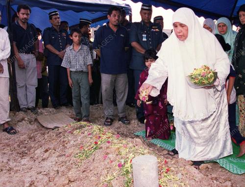 SITI AISYAH SHAARI