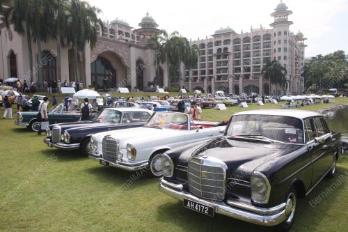 KERETA KELASIK MERCEDES-BENZ