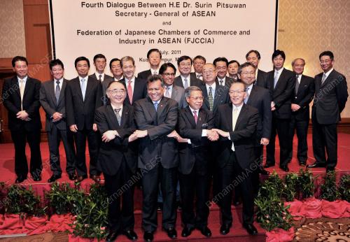 DATUK SERI MUSTAPA MOHAMAD