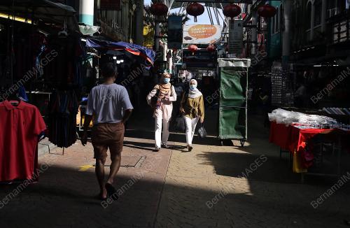 PEMATUHAN PEMAKAIAN PELITUP SEPARUH MUKA