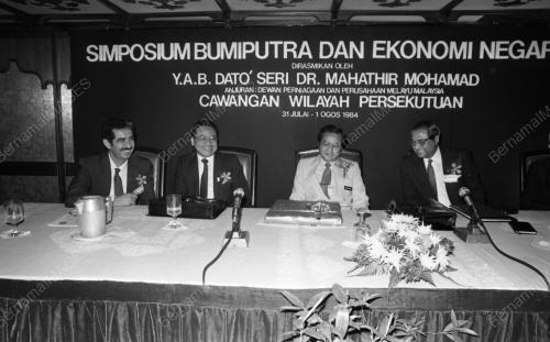 KL12_08092015_EKONOMI_NEGARA