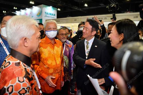DATUK SERI ISMAIL SABRI YAAKOB