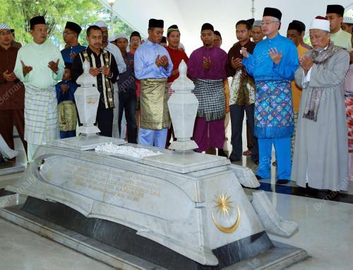 MOHD NAJIB TUN ABDUL RAZAK