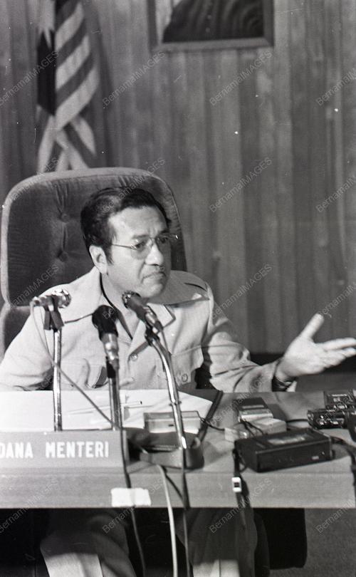 DATUK SERI DR. MAHATHIR MOHAMAD