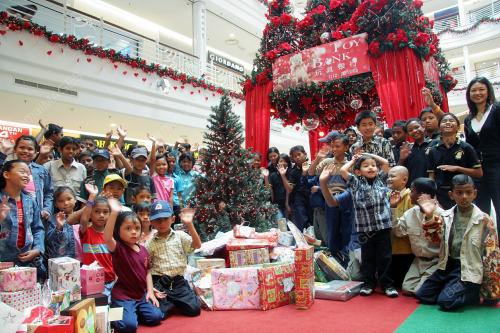 LEISUREMALL'S CHARITY DRIVE