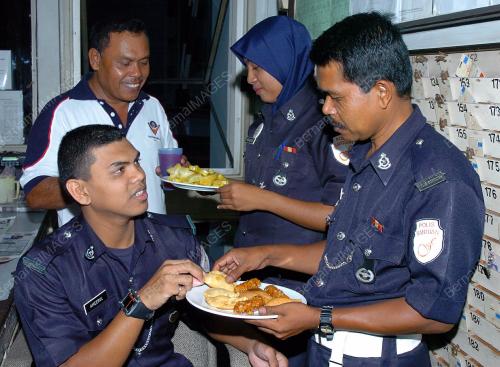 BUKA PUASA DALAM TUGAS