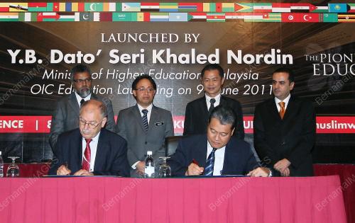 PROF DATUK DR RUJHAN MUSTAFA