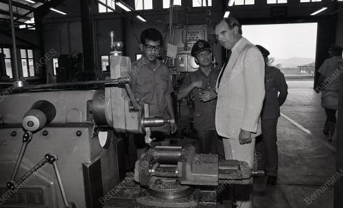 MENTERI PERTAHANAN