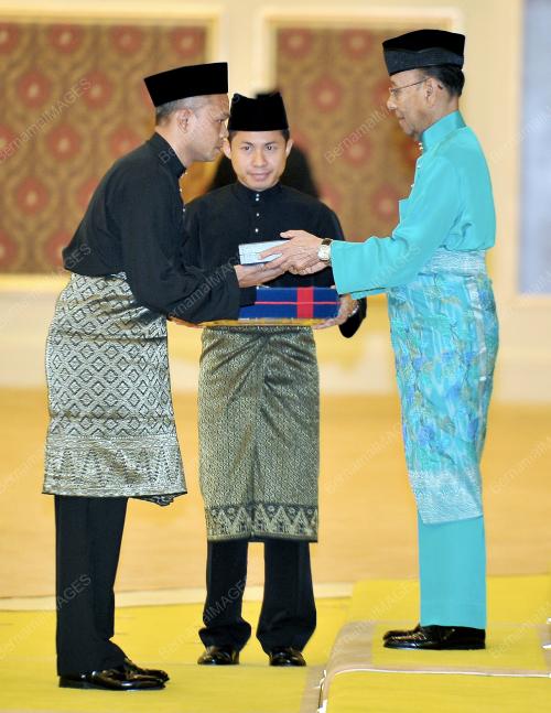 KL12_09102012_AGONG