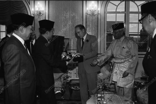 MENGHADAP