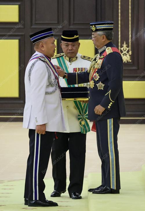 AL-SULTAN ABDULLAH RI'AYATUDDIN AL-MUSTAFA BILLAH SHAH