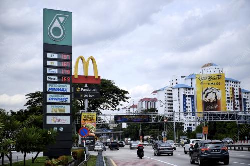 TINJAUAN PENURUNAN HARGA MINYAK