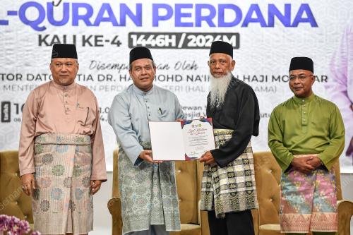 DR MUHAMAD RAZAK IDRIS