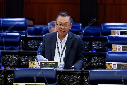 DATUK CHAN FOONG HIN