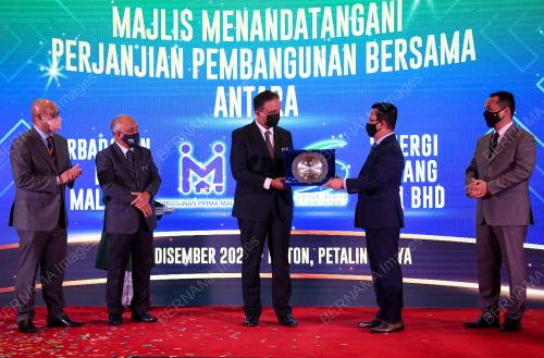DATUK SERI REEZAL MERICAN NAINA MERICAN
