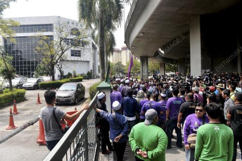 KL12_11042017_BANTAHAN