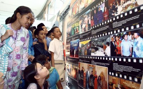 100 HARI NAJIB BERSAMA RAKYAT