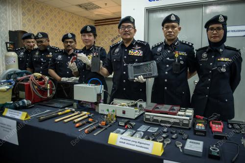DATUK SERI MAZLAN LAZIM