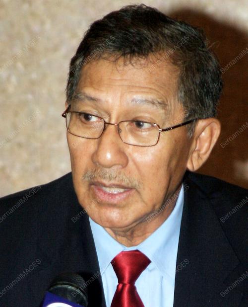 AZMI KHALID