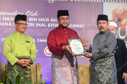 DATUK AHMAD MARZUK SHAARY