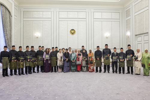 TUN TENGKU MAIMUN TUAN MAT