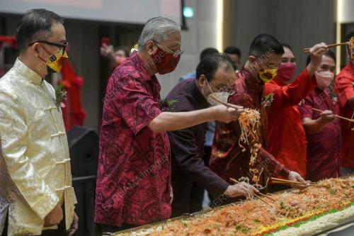 DATUK SERI ISMAIL SABRI YAAKOB