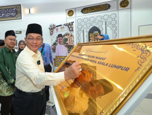 DATUK DR MOHD NA'IM MOKHTAR