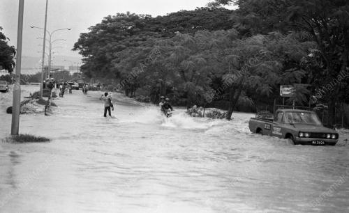 BANJIR KILAT DI JALAN TUN ABDUL RAZAK