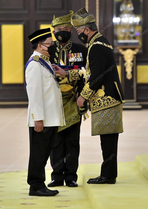 AL-SULTAN ABDULLAH RI'AYATUDDIN AL-MUSTAFA BILLAH SHAH