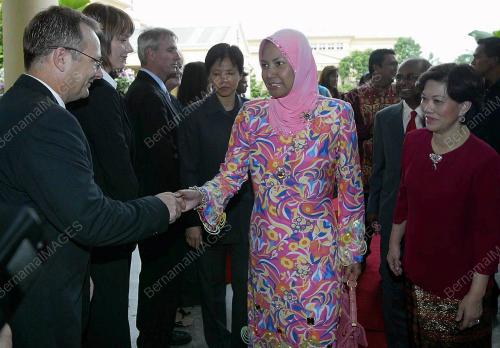 TUANKU NUR ZAHIRAH
