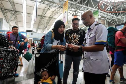 KL12_14062018_KAMPUNG_BN201806140789