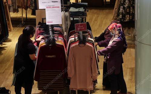 TINJAUAN HUJUNG MINGGU DI PUSAT MEMBELI BELAH